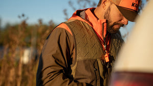 Hunter wearing the Core Upland Vest in Major Brown/Khaki.