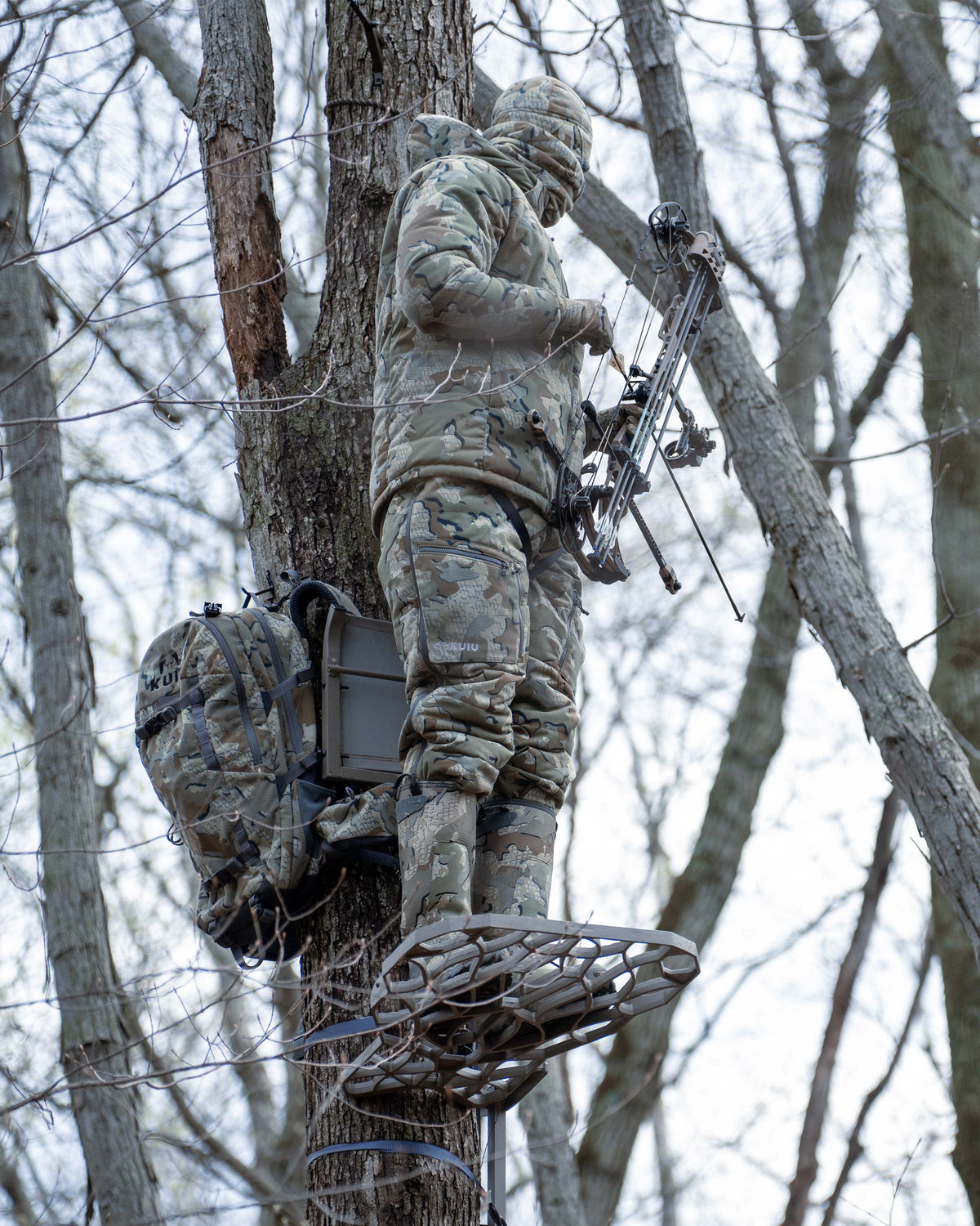Super Down Haven Warm Quiet Hunting Bib Valo Camo KUIU
