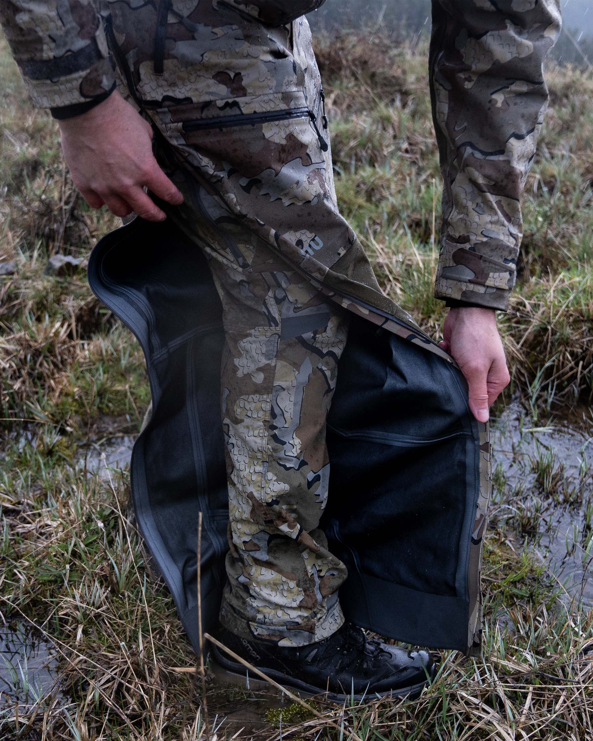 Kuiu yukon rain pants on sale