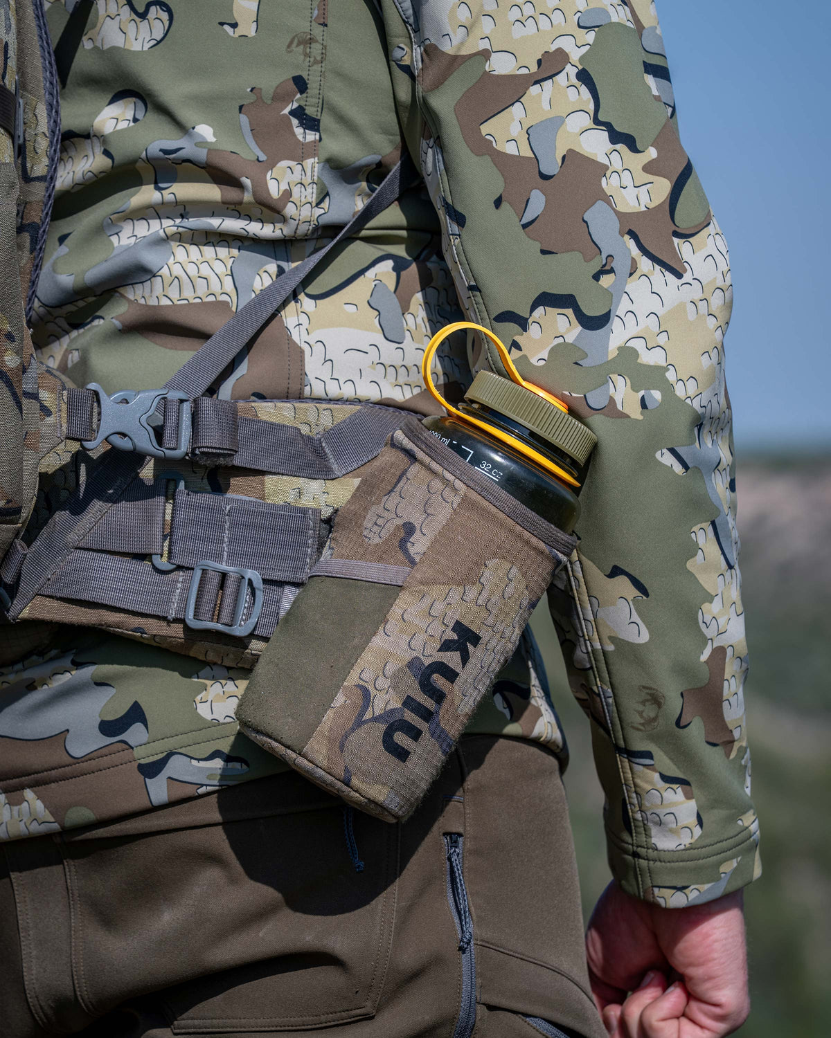 military bag for yeti bottle KUIU Hydration Holder in Ash