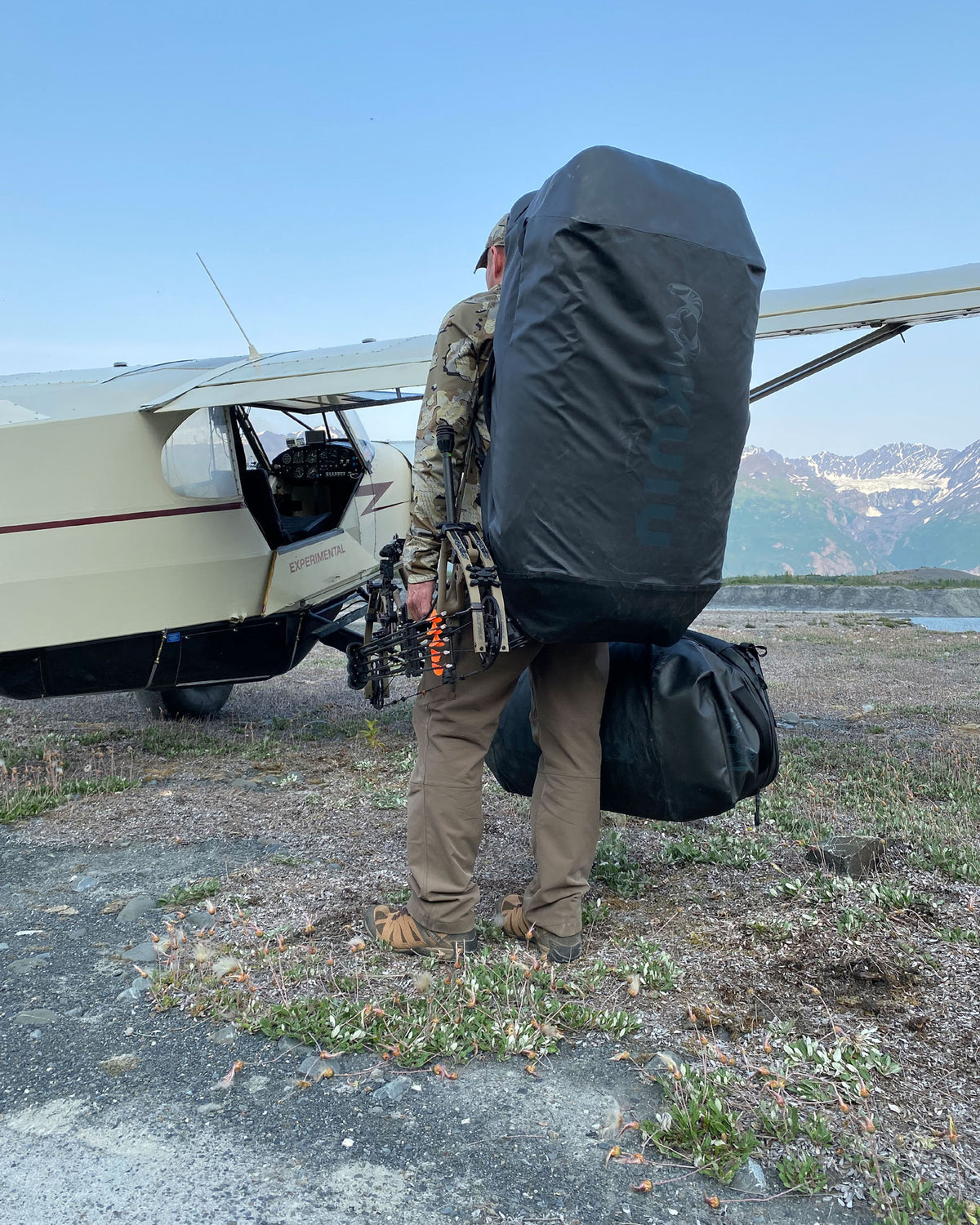 Waypoint 10400 Extra Large Hunting Duffle Bag in Black | KUIU
