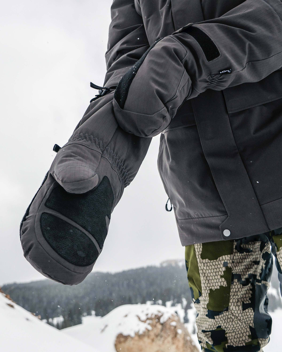 Super Down Arktuk Mitts - Extreme Cold Mittens - Asphalt | KUIU