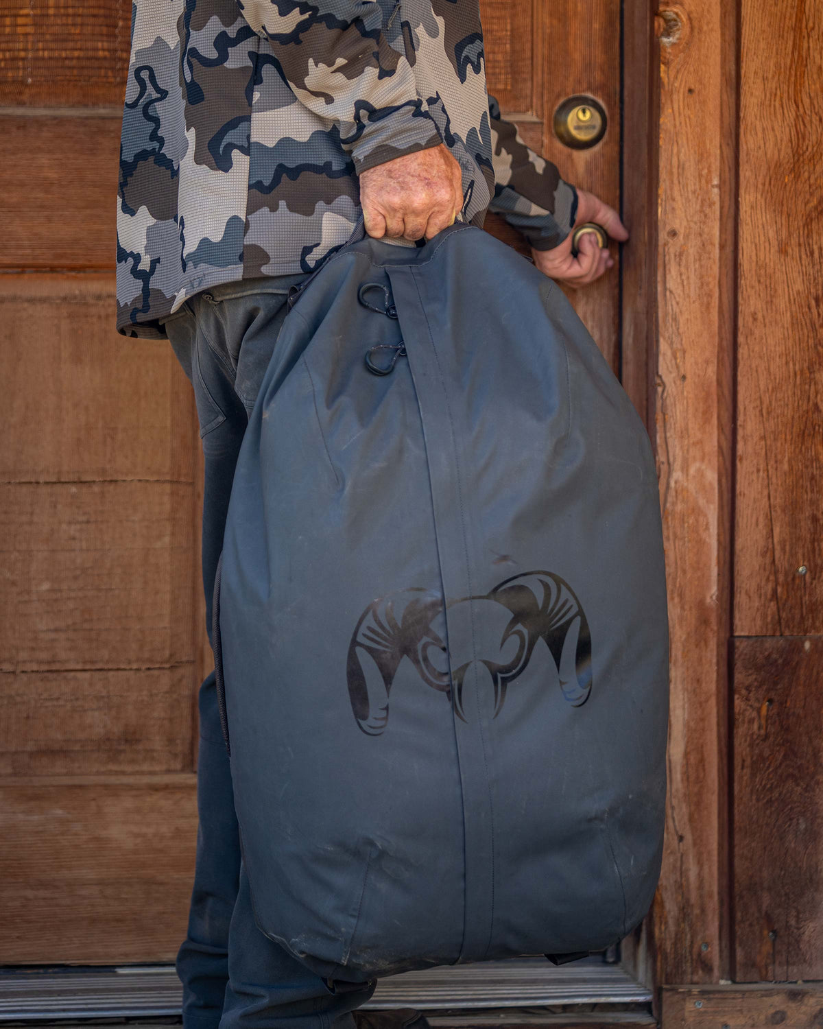 TAKU BLSTX 4200 Duffel - Gunmetal | KUIU