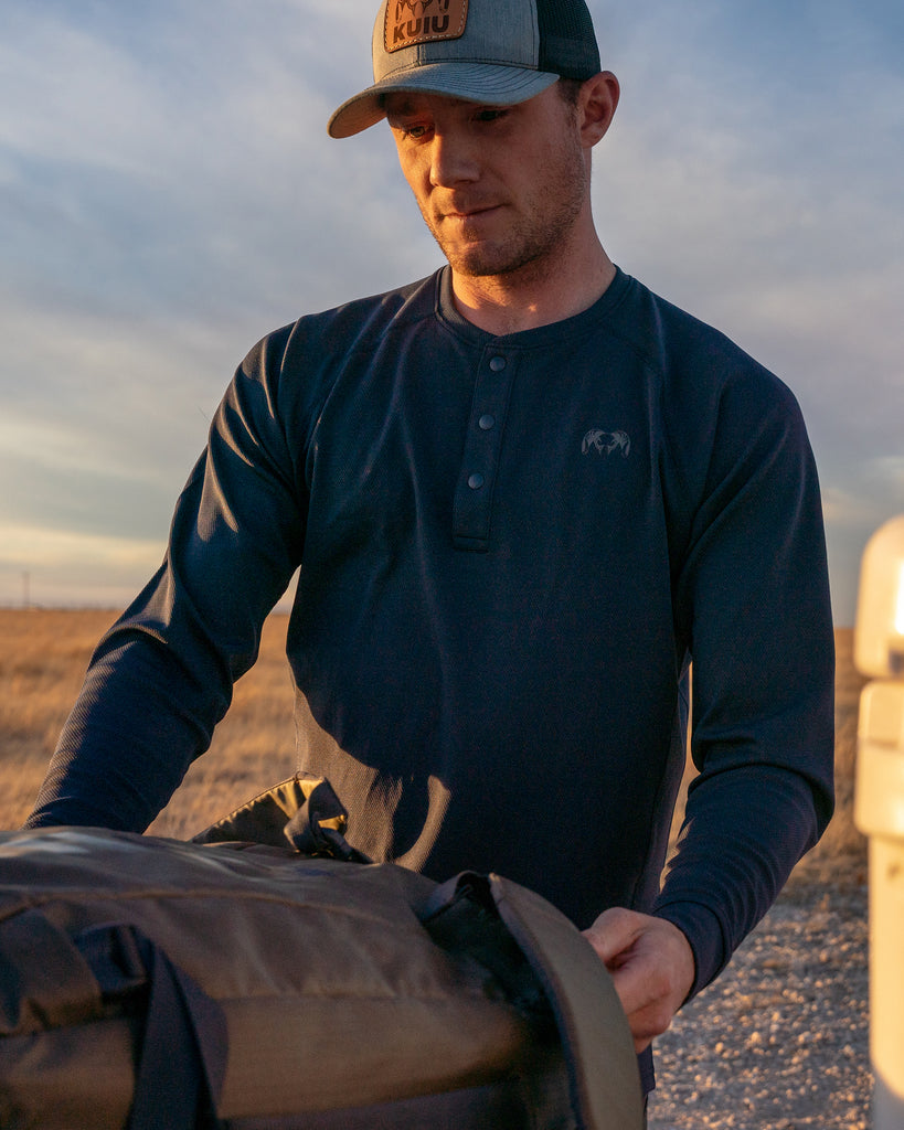 PRO Merino 200 Henley in Gunmetal Grey - Athletic Fit Quick-Dry Henley ...