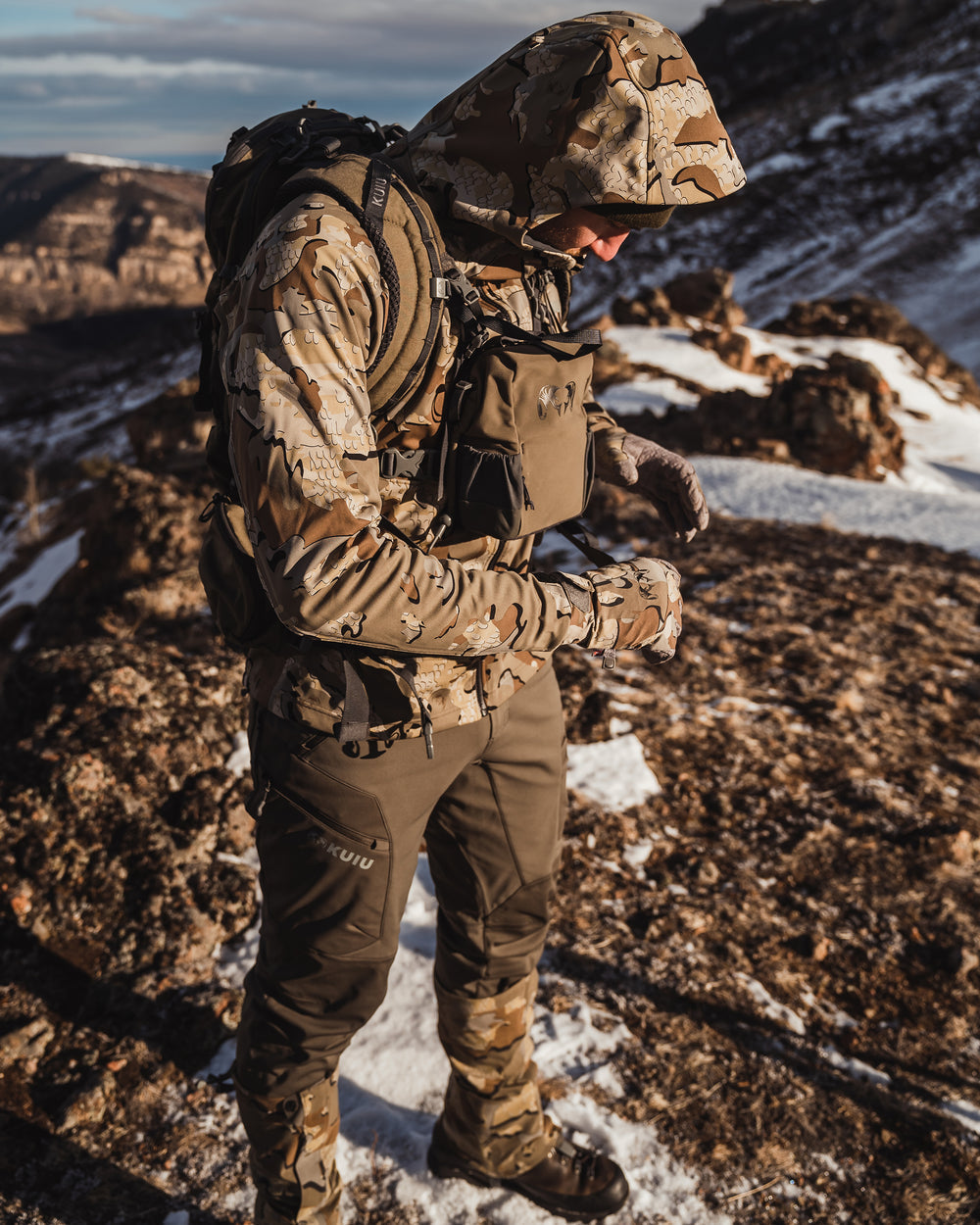 Axis Men's Warm Waterproof Jacket with Hood - Carbon | KUIU