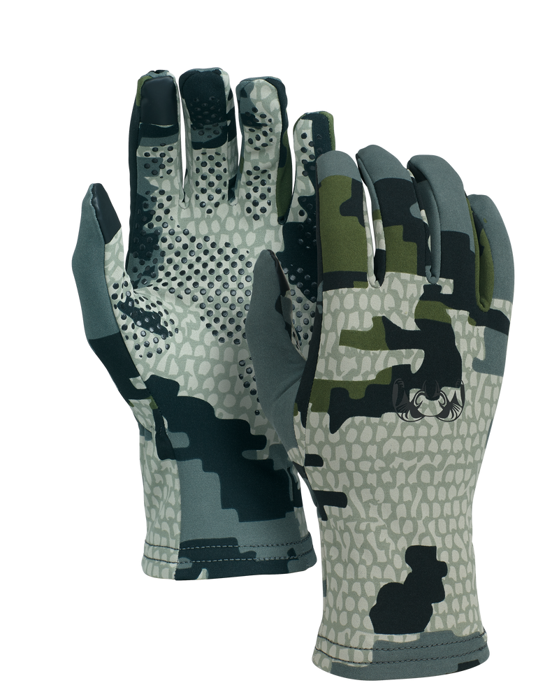 Front and Back of StrongFleece 220 Glove in Verde Camouflage
