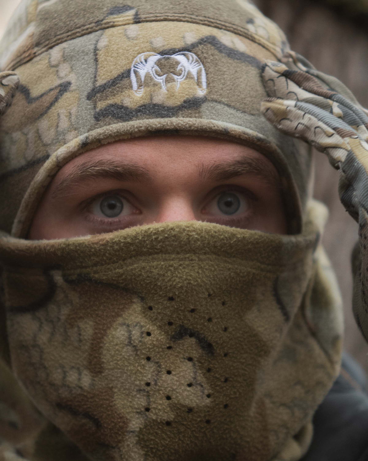 Bonnet KUIU Peloton 240 - Taille M, Camouflage Vias, Résistant Au Vent, Occasion Parfait